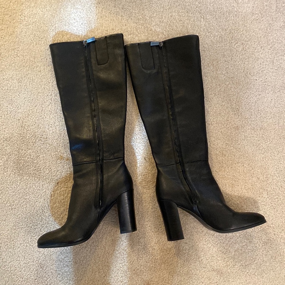 Black heeled boots